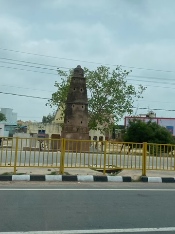 Kos minar on the way to Agra from Delhi