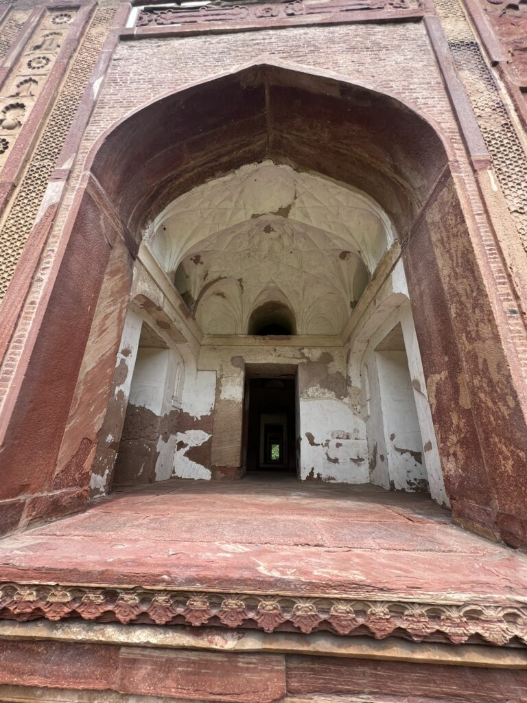 An archway in Maryam's tomb