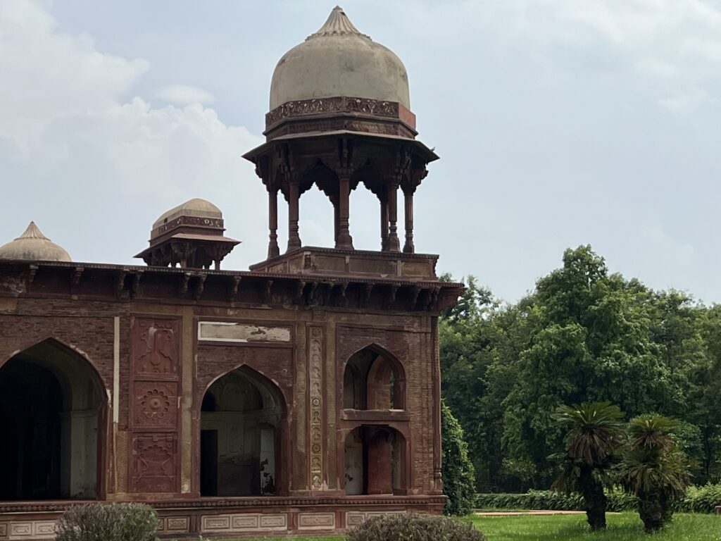 A corner of Maryam's tomb