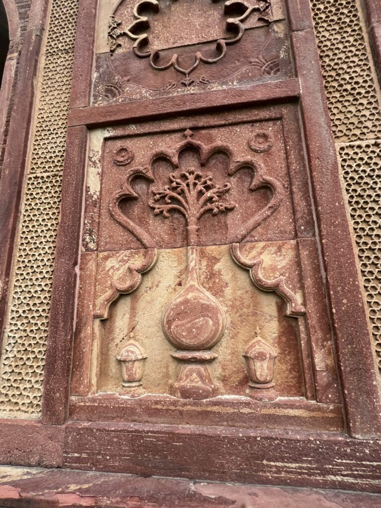 Detail on Maryam's tomb's walls